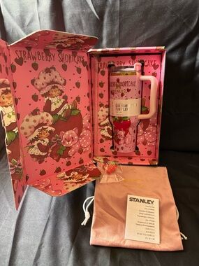 New Stanley 40oz Pink Special Strawberry Shortcake Box Dust Bag Straw Topper